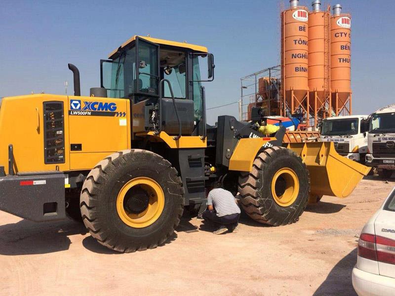 Những tiêu chí vàng khi mua máy xúc lật