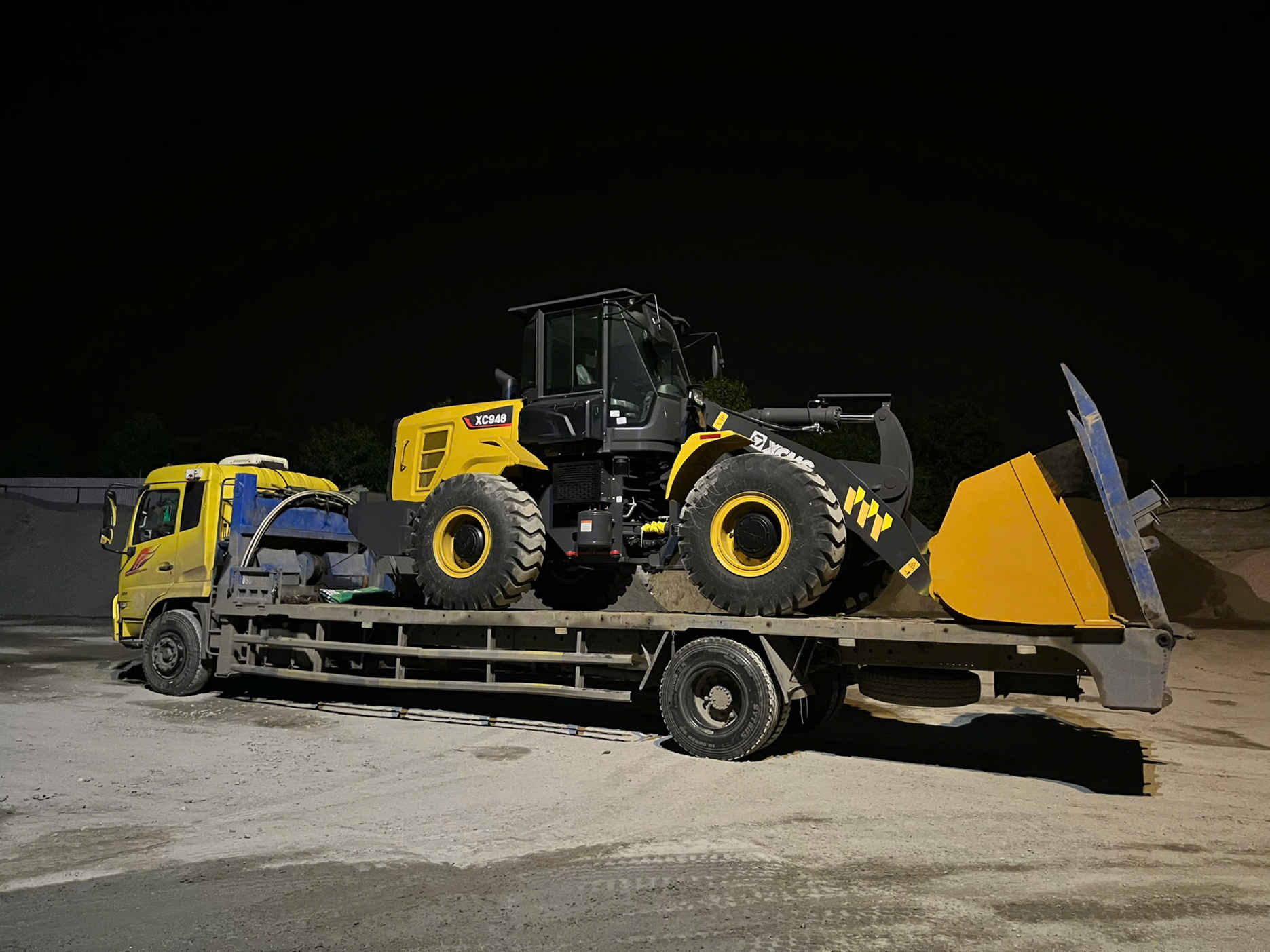 Máy Xúc Lật XC948