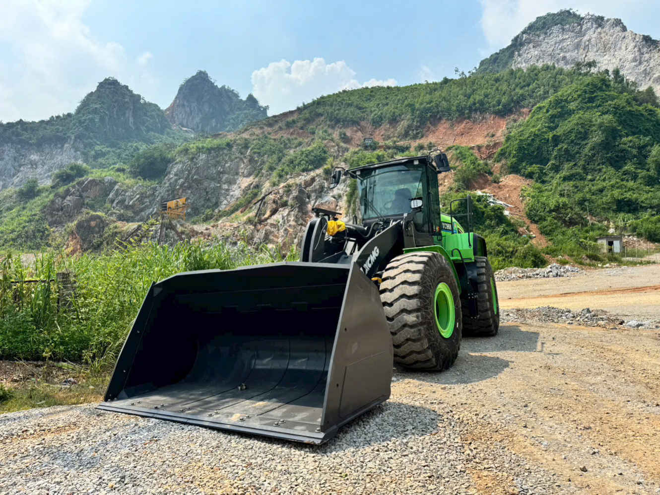 Máy Xúc Lật Điện XC968-EV