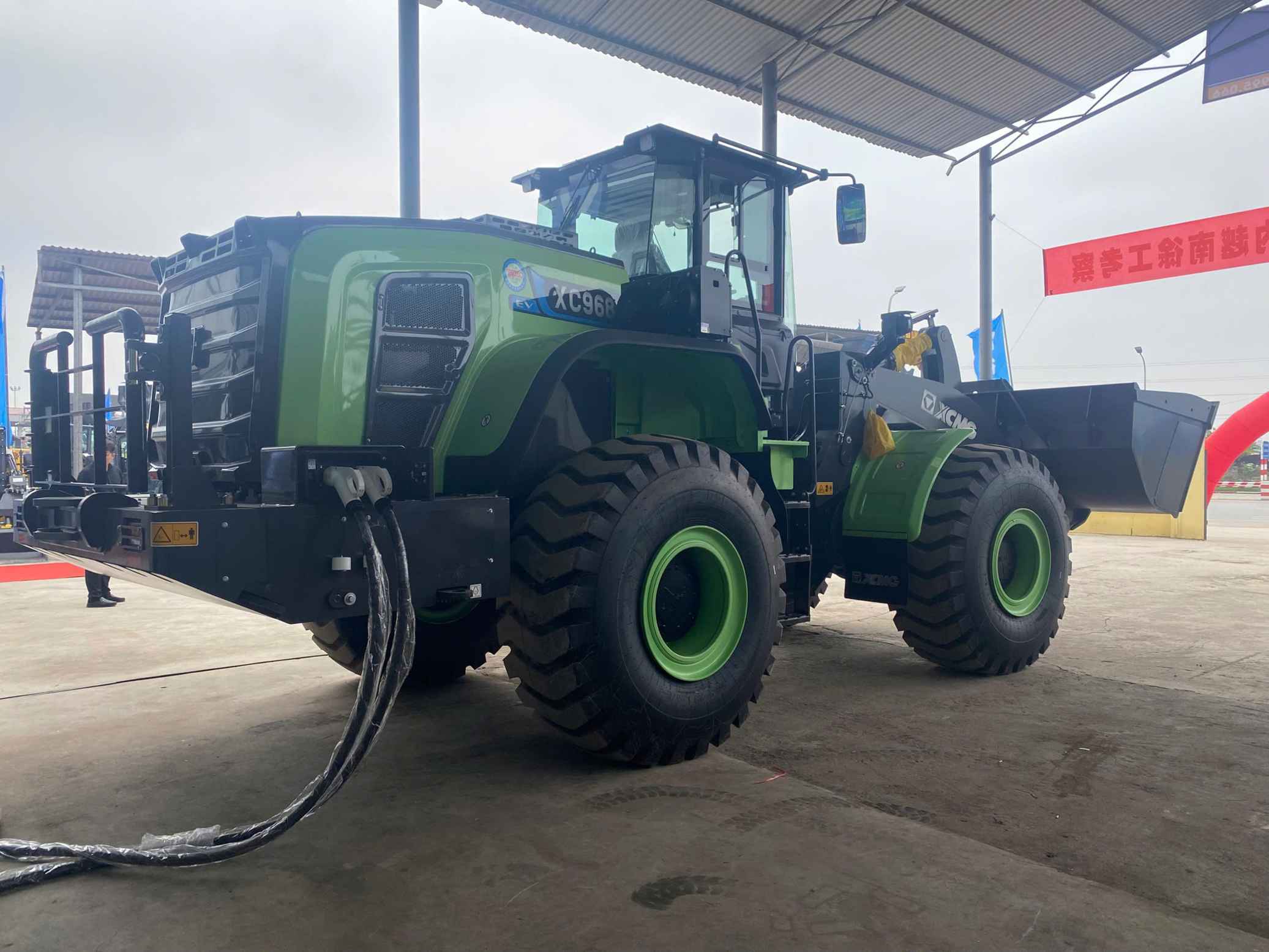 Máy Xúc Lật Điện XC968-EV