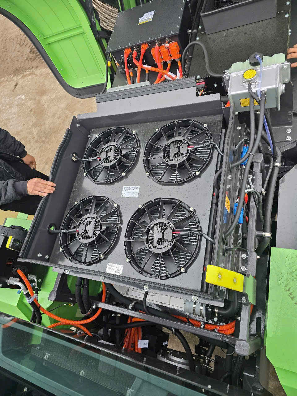 Máy Xúc Lật Điện XC968-EV